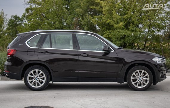 BMW X5 xDrive40e Plug-in Hybrid, A/T, 230 kW (2016) / AJ NA SPLÁTKY / PROTIÚČET / 2016 hnědá