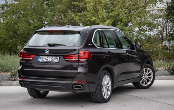 BMW X5 xDrive40e Plug-in Hybrid, A/T, 230 kW (2016) / AJ NA SPLÁTKY / PROTIÚČET / 2016 hnědá