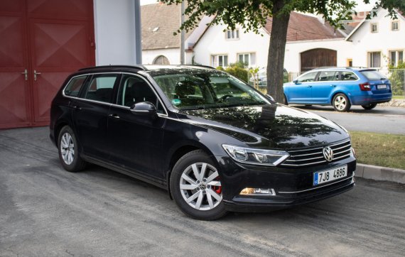 Volkswagen Passat 2.0 TDI 110 kW, r. 2018 2018 černá
