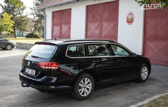 Volkswagen Passat 2.0 TDI 110 kW, r. 2018 2018 černá