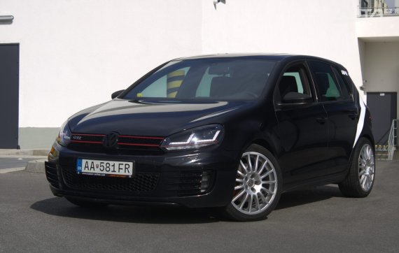 Volkswagen Golf 2.0 TFSI GTI DSG / 155kW / A6 / AJ NA SPLÁTKY / PROTIÚČET