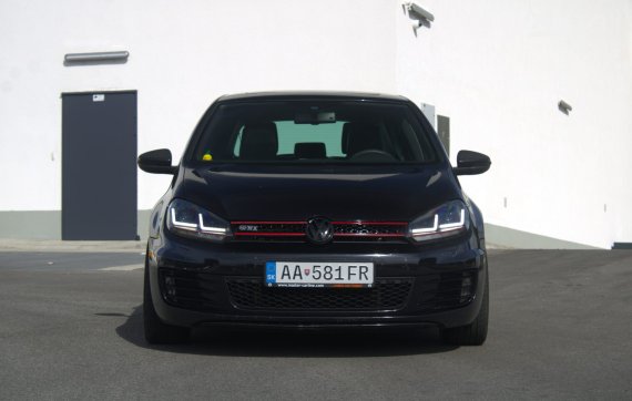 Volkswagen Golf 2.0 TFSI GTI DSG / 155kW / A6 / AJ NA SPLÁTKY / PROTIÚČET 2009 černá