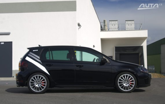 Volkswagen Golf 2.0 TFSI GTI DSG / 155kW / A6 / AJ NA SPLÁTKY / PROTIÚČET 2009 černá