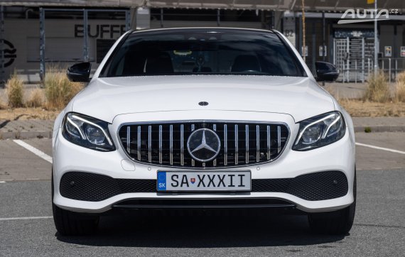 Mercedes-Benz E trieda Sedan 300 de Plug-in hybrid A/T (2019) / AJ NA SPLÁTKY / PROTIÚČET / 2019 bílá