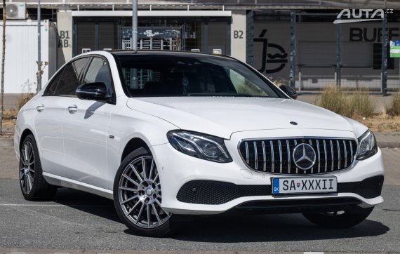 Mercedes-Benz E trieda Sedan 300 de Plug-in hybrid A/T (2019) / AJ NA SPLÁTKY / PROTIÚČET / 2019 bílá