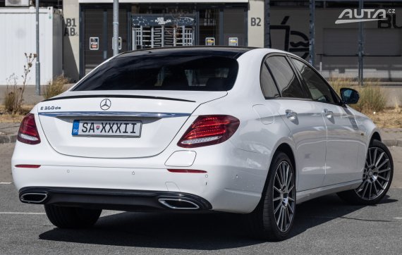 Mercedes-Benz E trieda Sedan 300 de Plug-in hybrid A/T (2019) / AJ NA SPLÁTKY / PROTIÚČET / 2019 bílá