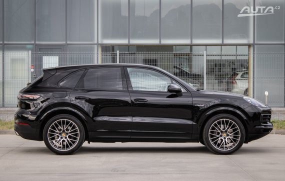 Porsche Cayenne E-Hybrid 4x4 A/T, 250kW, A8 / AJ NA SPLÁTKY / PROTIÚČET / 2022 černá