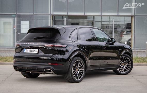 Porsche Cayenne E-Hybrid 4x4 A/T, 250kW, A8 / AJ NA SPLÁTKY / PROTIÚČET / 2022 černá