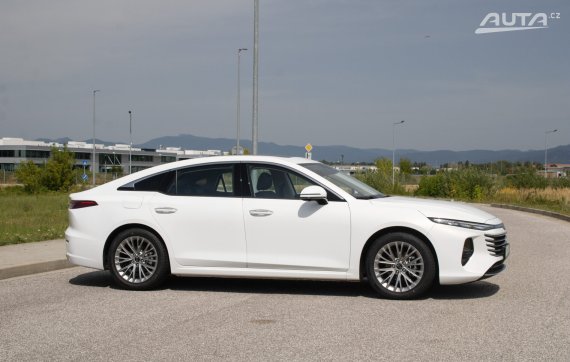 Bestune B70 118kW AT/8 2026 / AJ NA SPLÁTKY / PROTIÚČET 2026 bílá
