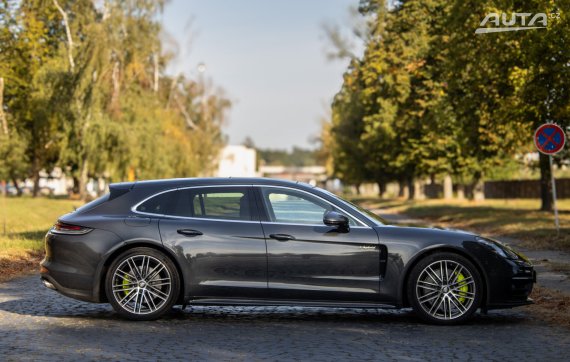 Porsche Panamera Sport Turismo 4S E-Hybrid 2.9 V6 PDK 4x4 / 412kW / A8 / ZÁRUKA / AJ NA SPLÁTKY / PROTIÚČET 2021 šedá