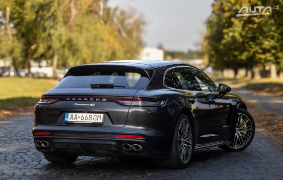 Porsche Panamera Sport Turismo 4S E-Hybrid 2.9 V6 PDK 4x4 / 412kW / A8 / ZÁRUKA / AJ NA SPLÁTKY / PROTIÚČET 2021 šedá