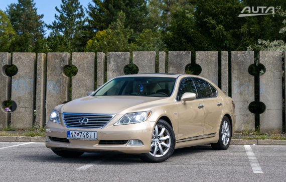Lexus LS 460 V8 283kW / Aj na splátky a protiúčet /