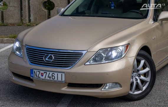 Lexus LS 460 V8 283kW / Aj na splátky a protiúčet / 2007 žlutá