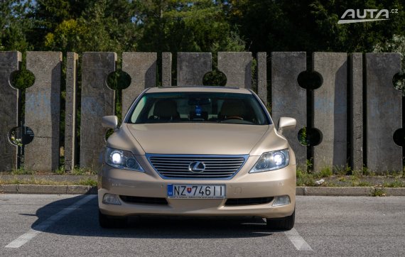 Lexus LS 460 V8 283kW / Aj na splátky a protiúčet / 2007 žlutá