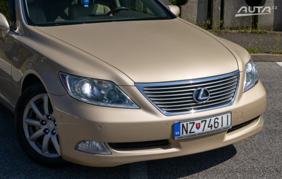 Lexus LS 460 V8 283kW / Aj na splátky a protiúčet / 2007 žlutá