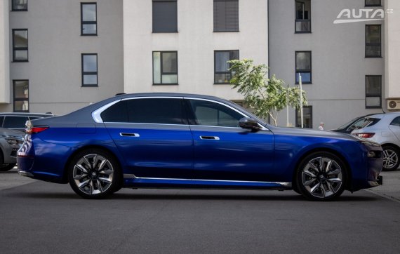 BMW Rad 7 750e xDrive A/T, 230kW, A8, 4d. / AJ NA SPLÁTKY / PROTIÚČET / 2024 šedá