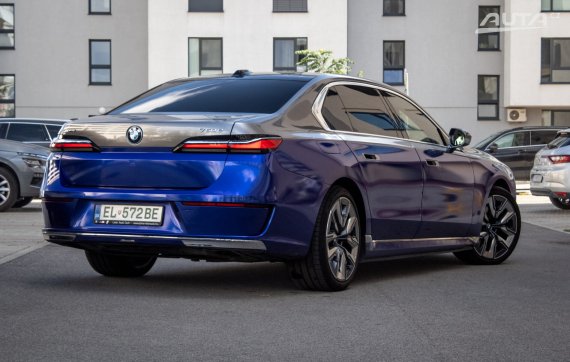 BMW Rad 7 750e xDrive A/T, 230kW, A8, 4d. / AJ NA SPLÁTKY / PROTIÚČET / 2024 šedá
