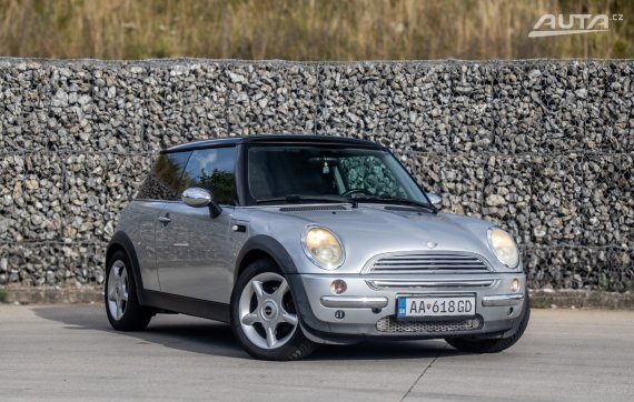 Mini One 2003 66kW MT/5 / AJ NA SPLÁTKY / PROTIÚČET 2003 stříbrná metalíza