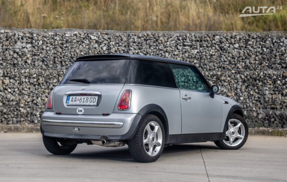 Mini One 2003 66kW MT/5 / AJ NA SPLÁTKY / PROTIÚČET 2003 stříbrná metalíza