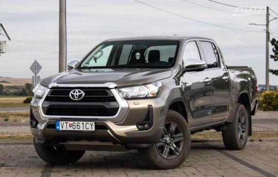 Toyota Hilux DC 2.8 l D-4D Active 4x4 / 150kW / A6 / ZÁRUKA / AJ NA SPLÁTKY / PROTIÚČET