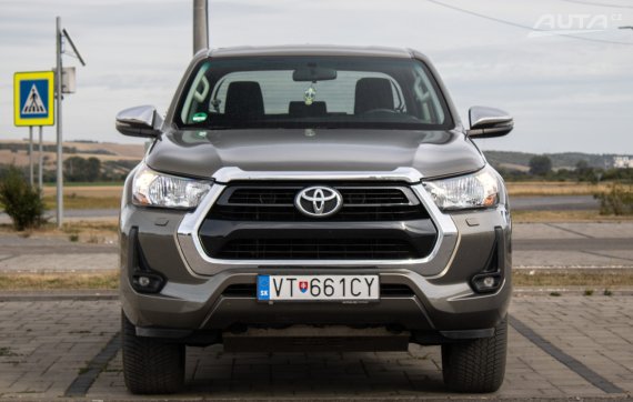 Toyota Hilux DC 2.8 l D-4D Active 4x4 / 150kW / A6 / ZÁRUKA / AJ NA SPLÁTKY / PROTIÚČET 2021 červená