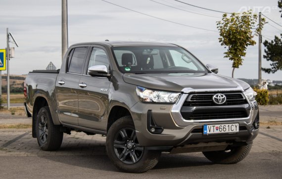Toyota Hilux DC 2.8 l D-4D Active 4x4 / 150kW / A6 / ZÁRUKA / AJ NA SPLÁTKY / PROTIÚČET 2021 červená