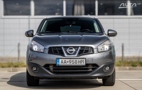 Nissan Qashqai 2.0 dCi 110kW AT/6 2013 / AJ NA SPLÁTKY / PROTIÚČET 2013 šedá