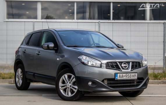 Nissan Qashqai 2.0 dCi 110kW AT/6 2013 / AJ NA SPLÁTKY / PROTIÚČET 2013 šedá