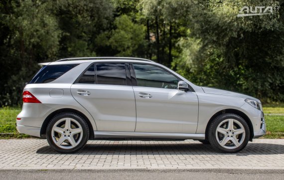 Mercedes-Benz ML 350 BLUETEC 4MATIC 2012 190kW 2012 šedá