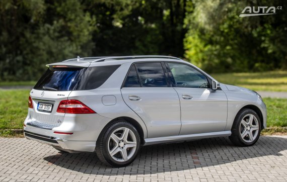 Mercedes-Benz ML 350 BLUETEC 4MATIC 2012 190kW 2012 šedá