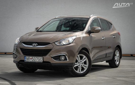 Hyundai ix35 2.0i DOHC D-CVVT GLS 4x4 A/T, 120kW, A6 / AJ NA SPLÁTKY / PROTIÚČET / 2012 - hlavní pohled