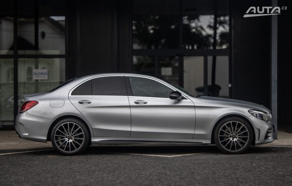 Mercedes-Benz C trieda Sedan 220d 4MATIC AMG Line 143kW AT/9 / AJ NA SPLÁTKY / PROTIÚČET 2018 stříbrná metalíza