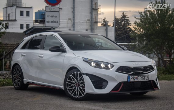 Kia Ceed GT 1.6 T-GDi AT/7 150kW / AJ NA SPLÁTKY / PROTIÚČET 2023 bílá