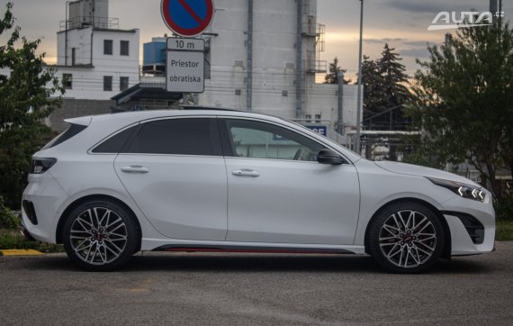 Kia Ceed GT 1.6 T-GDi AT/7 150kW / AJ NA SPLÁTKY / PROTIÚČET 2023 bílá