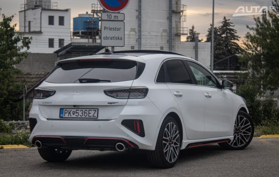Kia Ceed GT 1.6 T-GDi AT/7 150kW / AJ NA SPLÁTKY / PROTIÚČET 2023 bílá