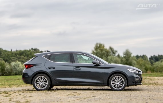 Seat Leon Xcellence 96kW MT/6 2022 / AJ NA SPLÁTKY / PROTIÚČET 2022 šedá