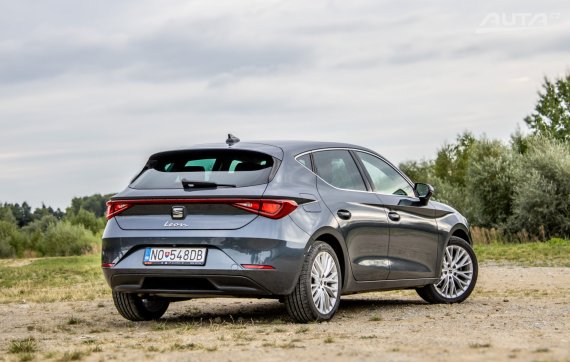 Seat Leon Xcellence 96kW MT/6 2022 / AJ NA SPLÁTKY / PROTIÚČET 2022 šedá
