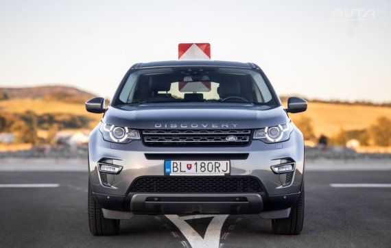 Land Rover Discovery Sport 2.0 TD4 4x4 AT/9 132kW 2016 / AJ NA SPLÁTKY / PROTIÚČET 2016 šedá