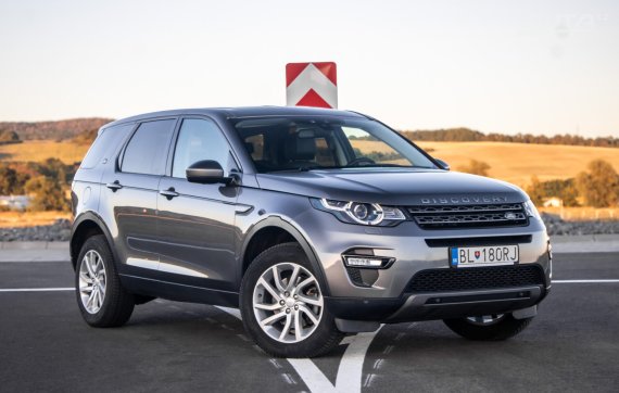Land Rover Discovery Sport 2.0 TD4 4x4 AT/9 132kW 2016 / AJ NA SPLÁTKY / PROTIÚČET 2016 šedá