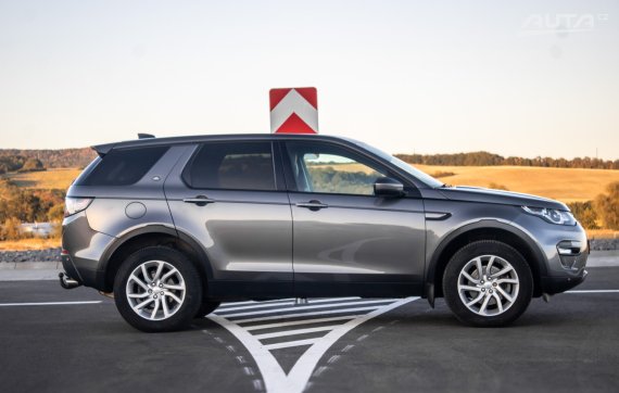 Land Rover Discovery Sport 2.0 TD4 4x4 AT/9 132kW 2016 / AJ NA SPLÁTKY / PROTIÚČET 2016 šedá