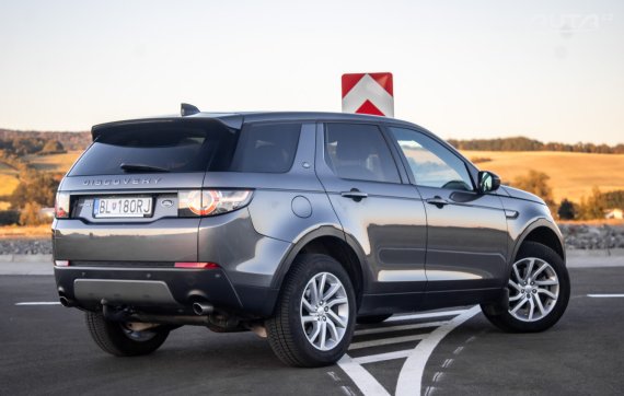 Land Rover Discovery Sport 2.0 TD4 4x4 AT/9 132kW 2016 / AJ NA SPLÁTKY / PROTIÚČET 2016 šedá