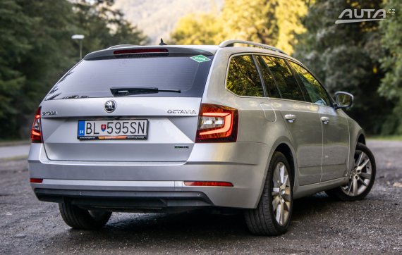 Škoda Octavia Combi 1.4 TSI AT/7 81kW CNG 2018 / AJ NA SPLÁTKY / PROTIÚČET 2018 stříbrná metalíza
