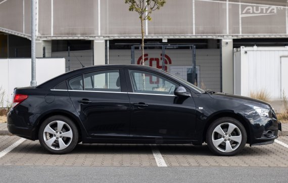 Chevrolet Cruze 1.8, 104kW (2012) / AJ NA SPLÁTKY / PROTIÚČET / 2012 černá