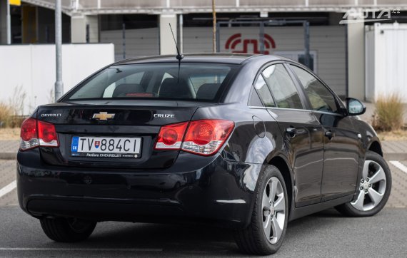 Chevrolet Cruze 1.8, 104kW (2012) / AJ NA SPLÁTKY / PROTIÚČET / 2012 černá