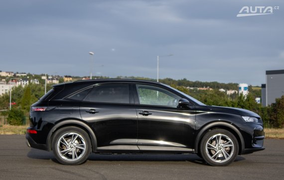 DS 7 CROSSBACK 1.6 E-tense Rivoli / 133kW / A8 / ZÁRUKA / AJ NA SPLÁTKY / PROTIÚČET 2022 černá