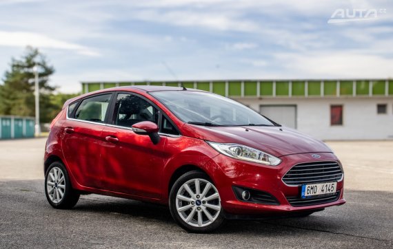 Ford Fiesta 2015 74kW FWD MT 2015 červená