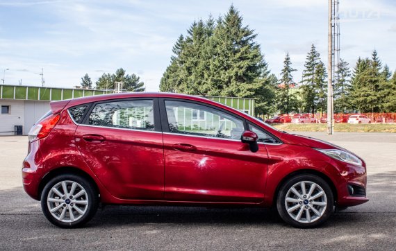 Ford Fiesta 2015 74kW FWD MT 2015 červená