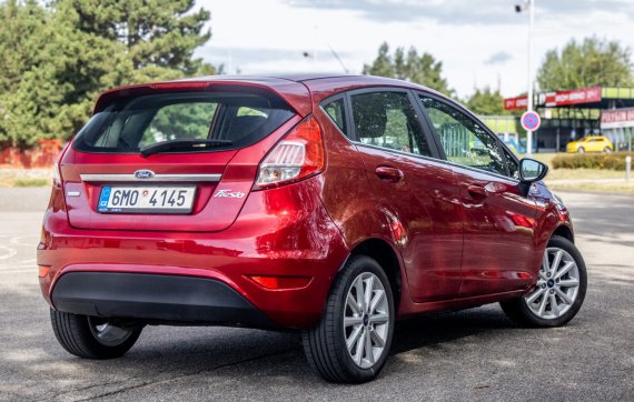 Ford Fiesta 2015 74kW FWD MT 2015 červená