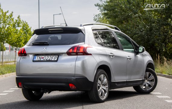 Peugeot 2008 1.2 PureTech Style / 60kW / M5 / ZÁRUKA / AJ NA SPLÁTKY / PROTIÚČET 2018 šedá
