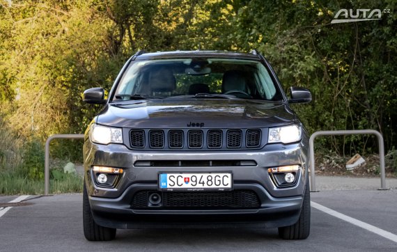 Jeep Compass 1.3 TURBO Night Eagle / 96kW / M6 / ZÁRUKA / AJ NA SPLÁTKY / PROTIÚČET 2020 šedá